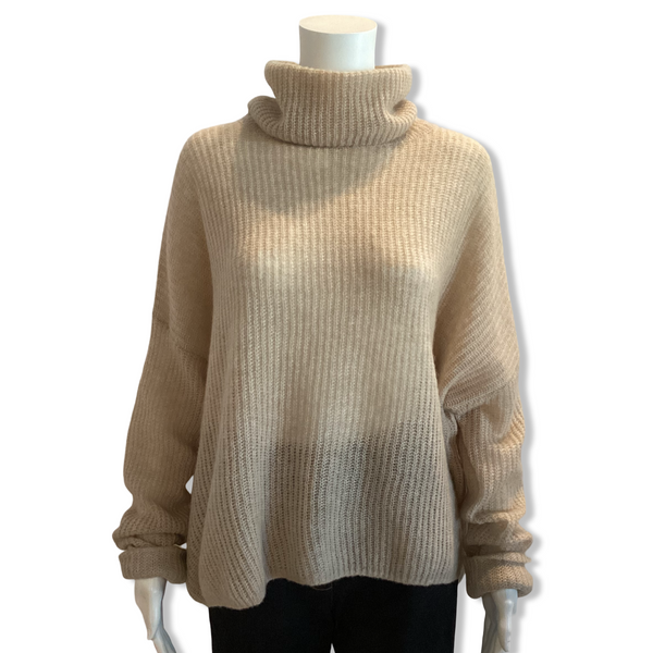 Amara roll neck