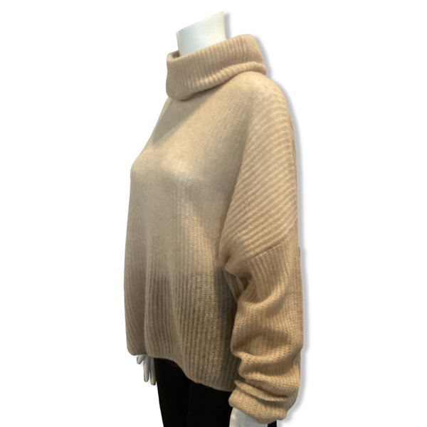 Amara roll neck